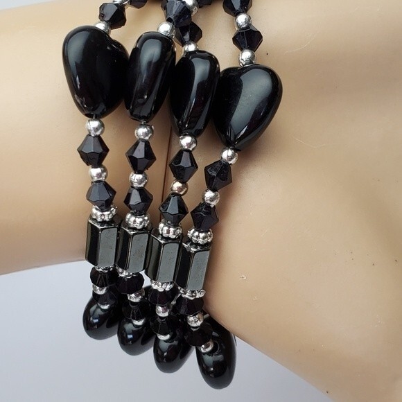 Black magnetic heart bracelet - Picture 3 of 5